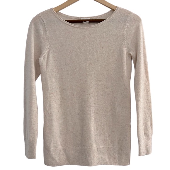 Club Monaco Cashmere sweater. - Picture 2 of 7